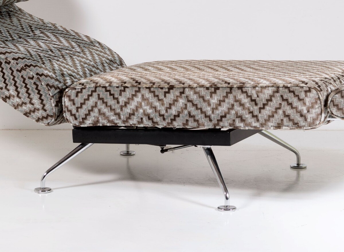 Luxury 1980s Chaise Longue Day Bed Recliner Chair in Original Stone Chevron Fabric - Image 12