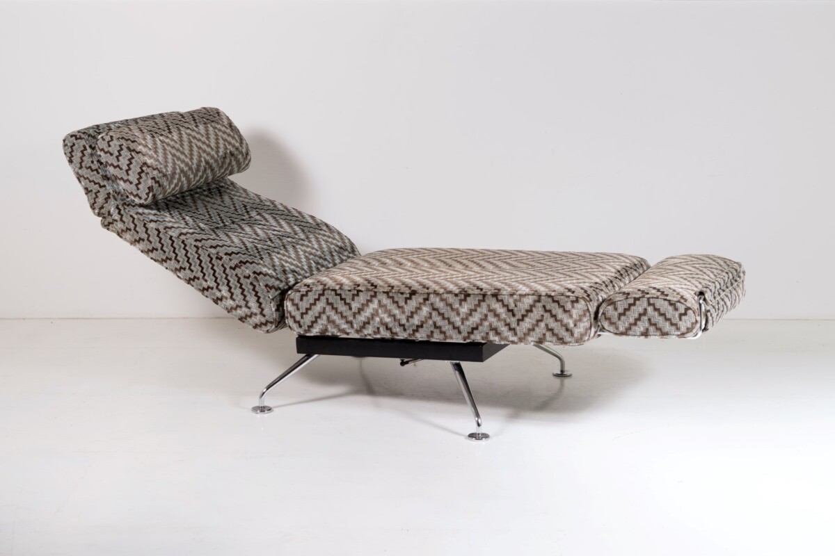 Luxury 1980s Chaise Longue Day Bed Recliner Chair in Original Stone Chevron Fabric - Image 5