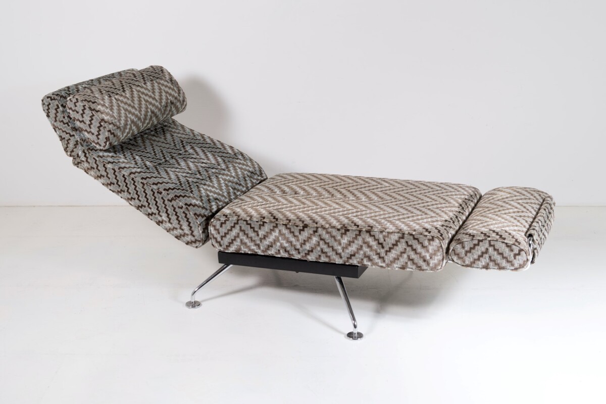 Luxury 1980s Chaise Longue Day Bed Recliner Chair in Original Stone Chevron Fabric - Image 4