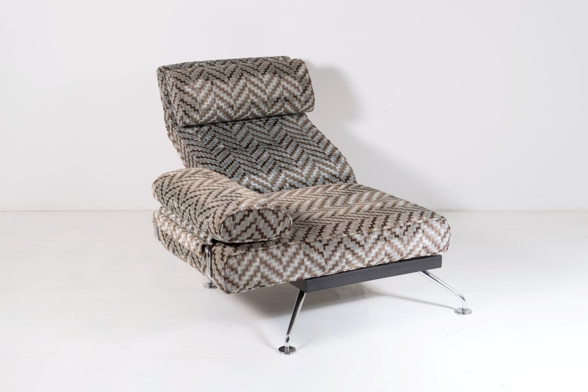 Luxury 1980s Chaise Longue Day Bed Recliner Chair in Original Stone Chevron Fabric - Image 2