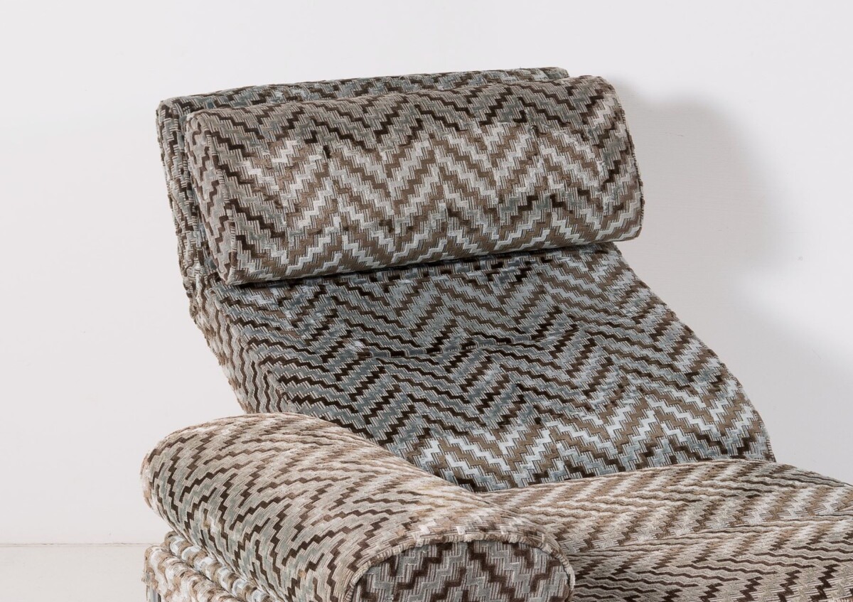 Luxury 1980s Chaise Longue Day Bed Recliner Chair in Original Stone Chevron Fabric - Image 13