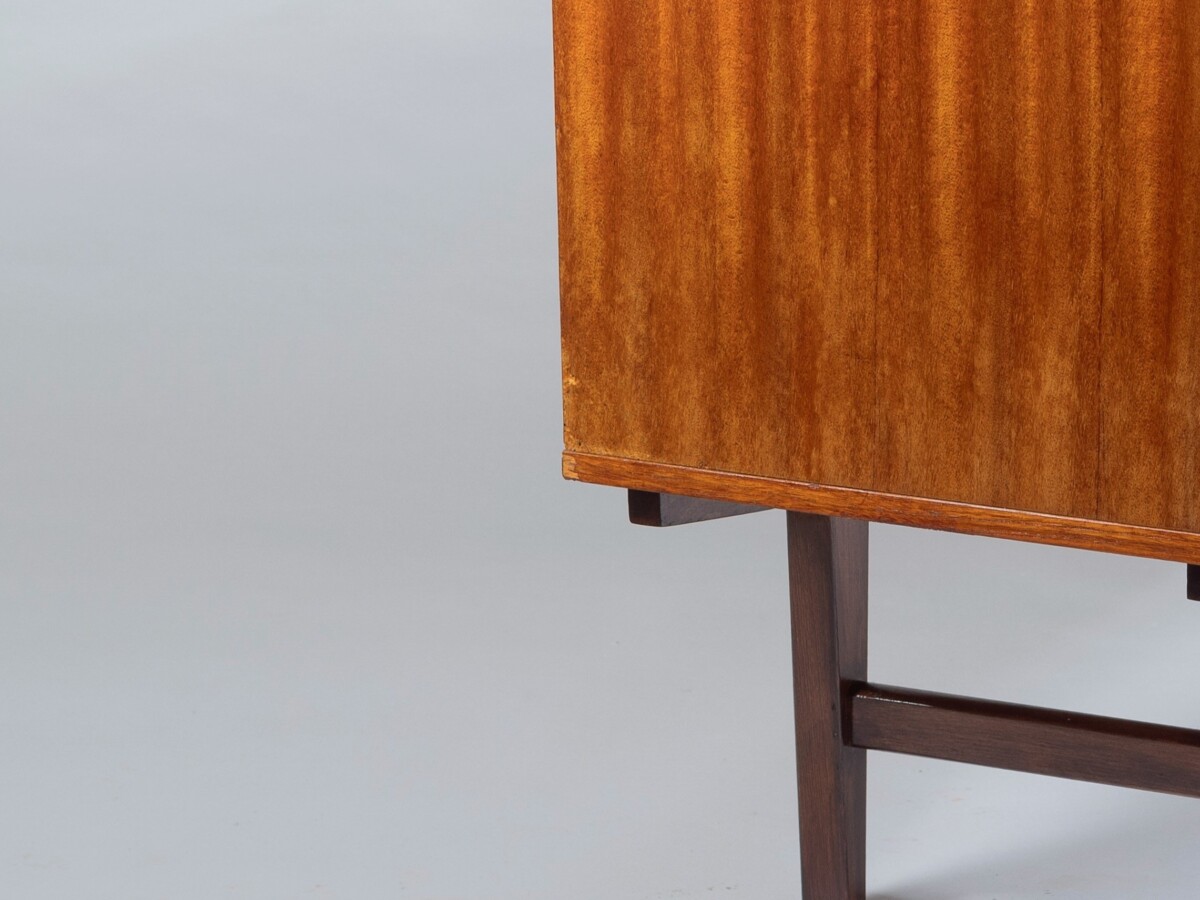 A Stylish 1960s Mid Century Button Handled Teak Sideboard  | 6 drawer Credenza - Image 8