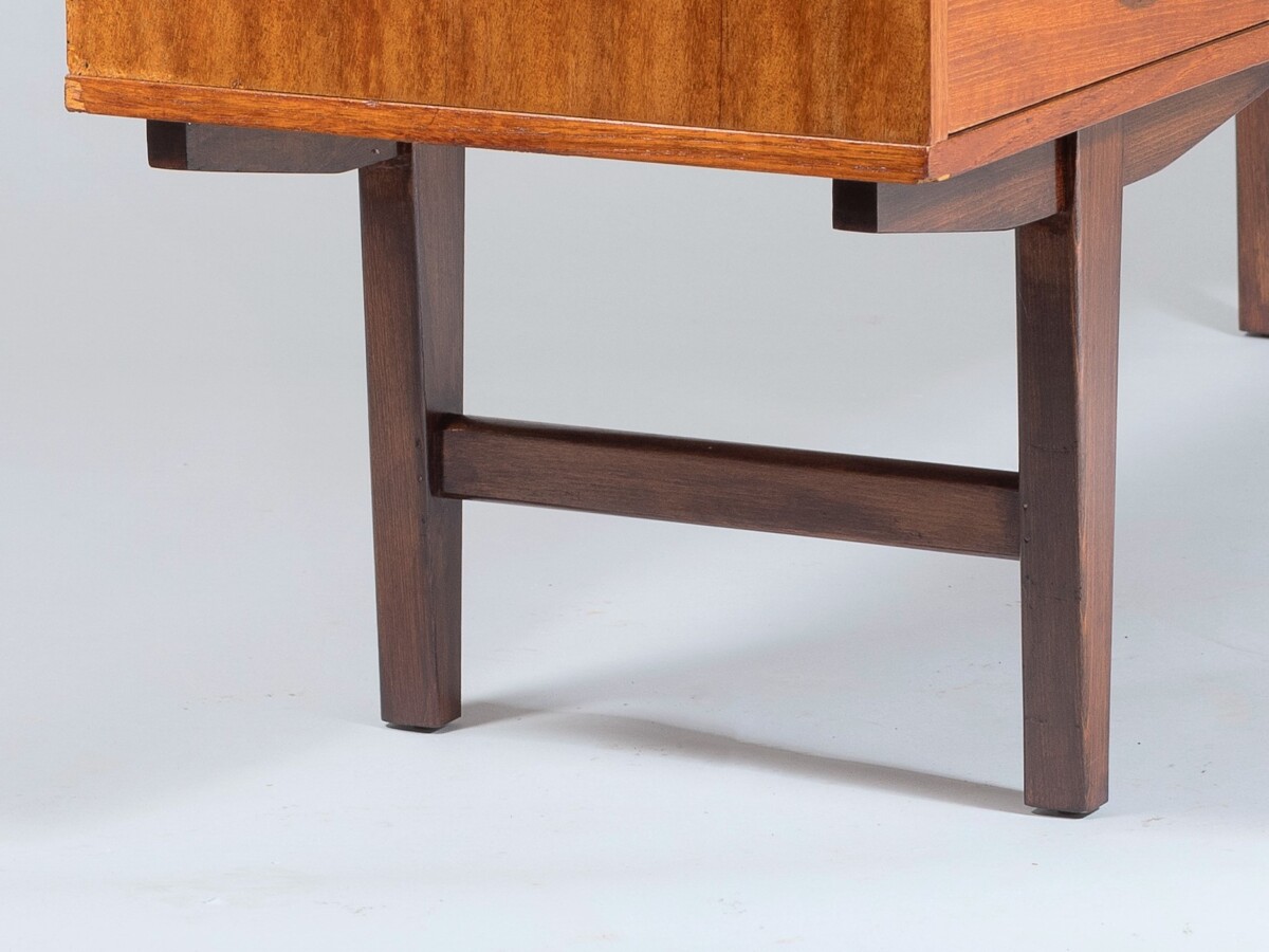 A Stylish 1960s Mid Century Button Handled Teak Sideboard  | 6 drawer Credenza - Image 7
