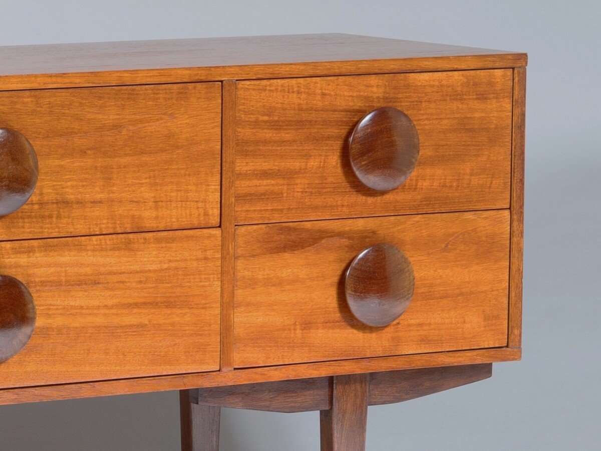 A Stylish 1960s Mid Century Button Handled Teak Sideboard  | 6 drawer Credenza - Image 9