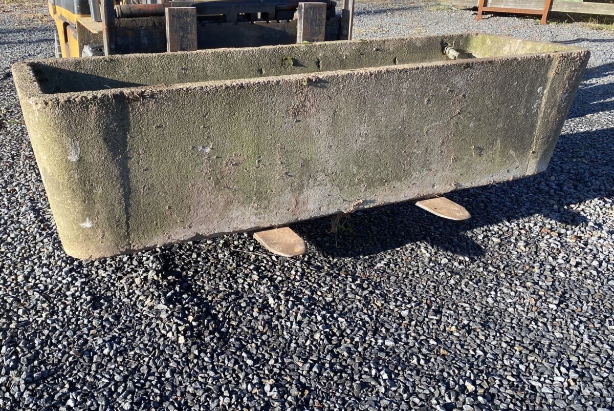 Large 1970s Concrete Garden Planter Water Trough - Image 3