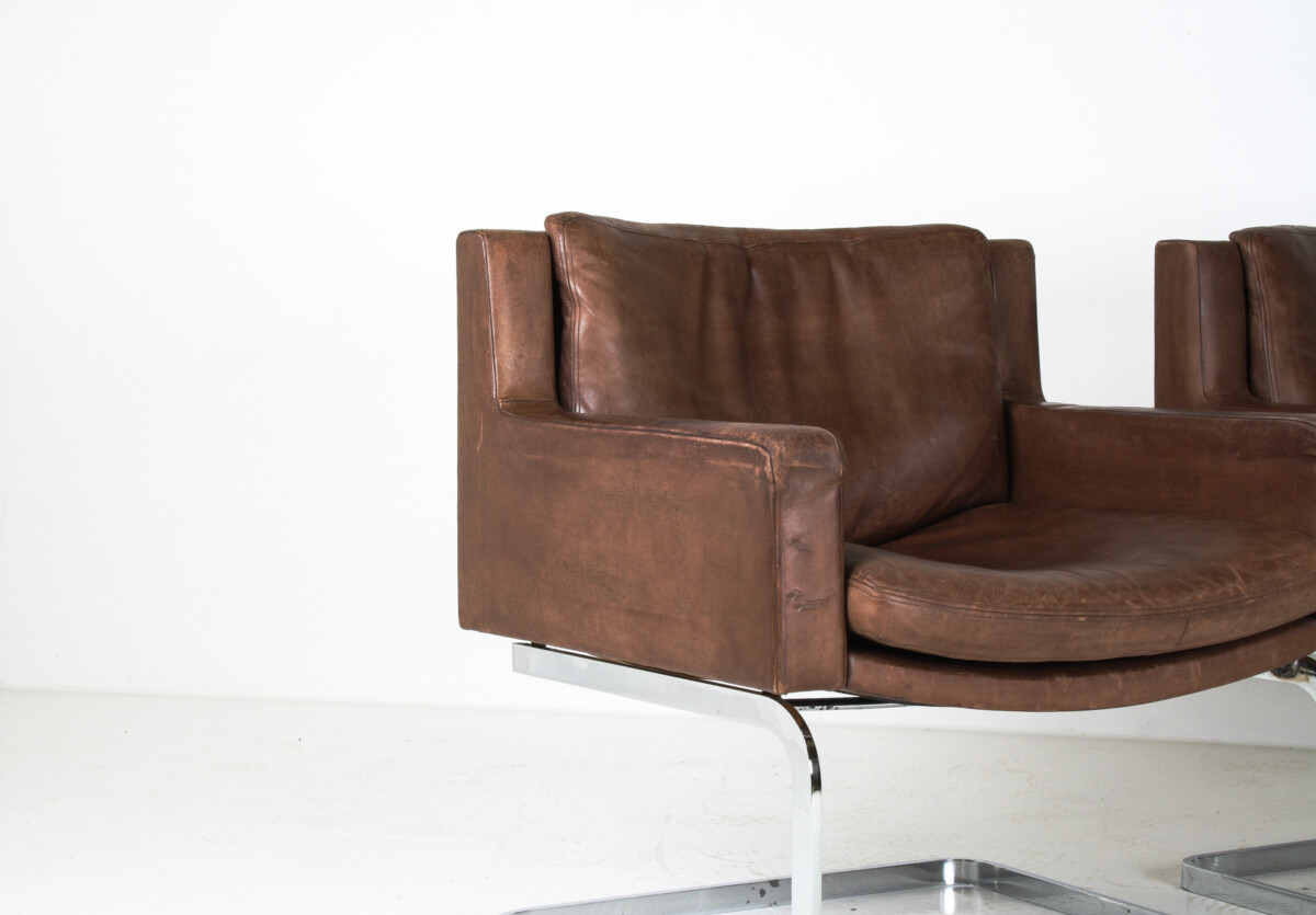 A Pair of Robert Haussmann for De Sede DS-201 Mid Century Brown Leather Armchairs - Image 2
