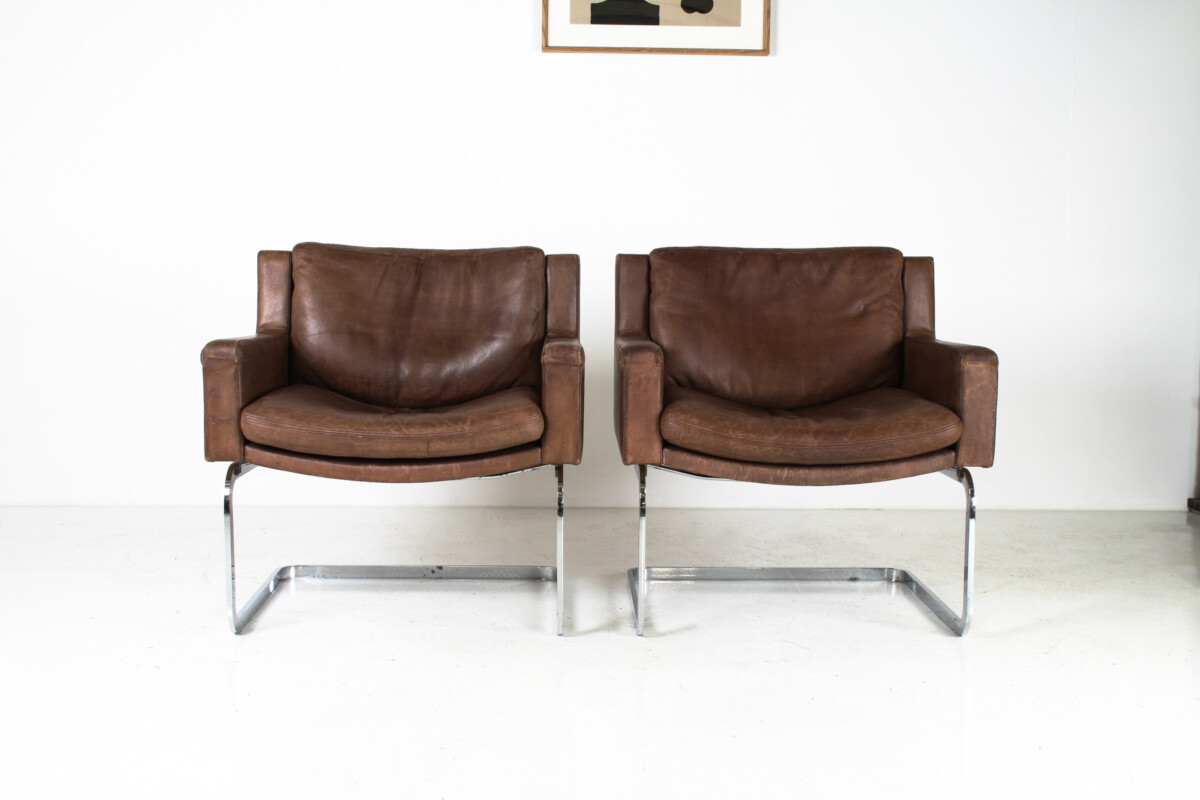 A Pair of Robert Haussmann for De Sede DS-201 Mid Century Brown Leather Armchairs - Image 4