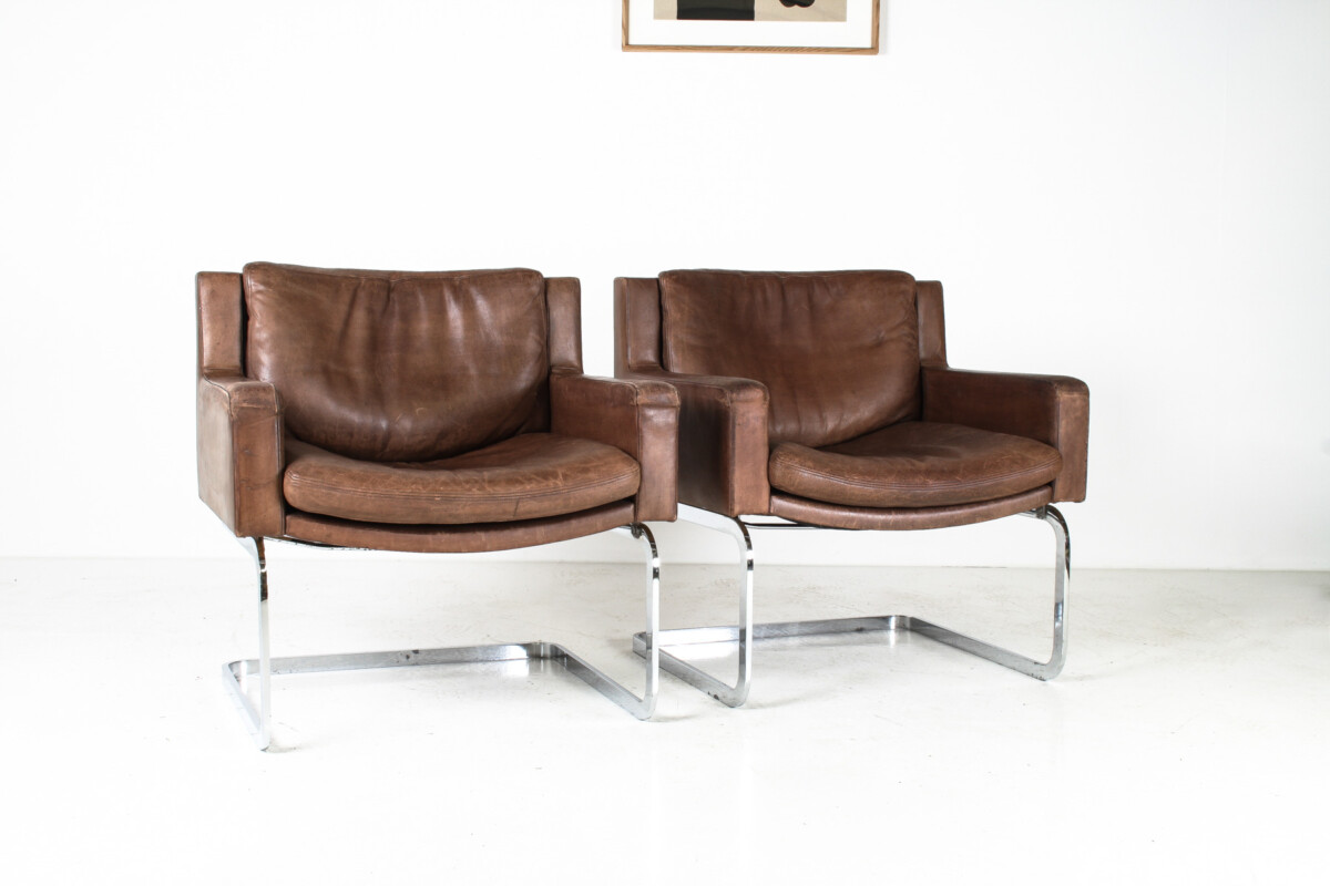 A Pair of Robert Haussmann for De Sede DS-201 Mid Century Brown Leather Armchairs - Image 3