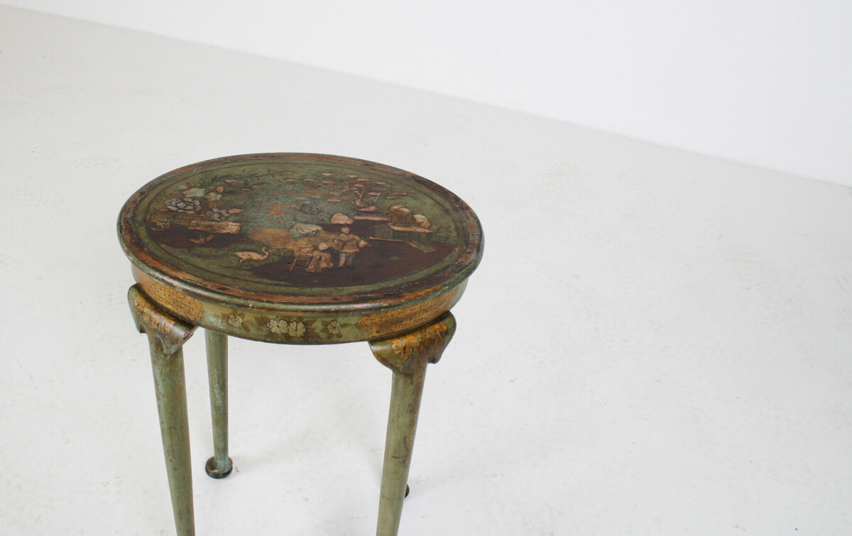 Small Petite Elegant Antique Green and Gilt Chinoiserie Occasional Side Table - Image 13