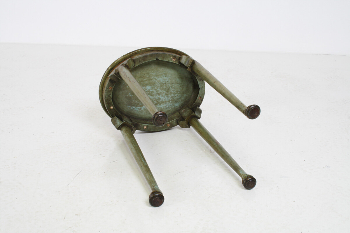 Small Petite Elegant Antique Green and Gilt Chinoiserie Occasional Side Table - Image 11