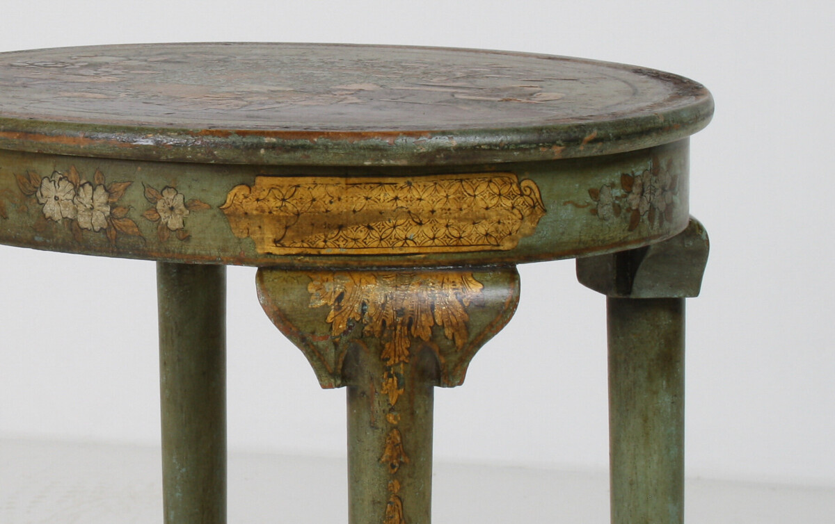 Small Petite Elegant Antique Green and Gilt Chinoiserie Occasional Side Table - Image 8