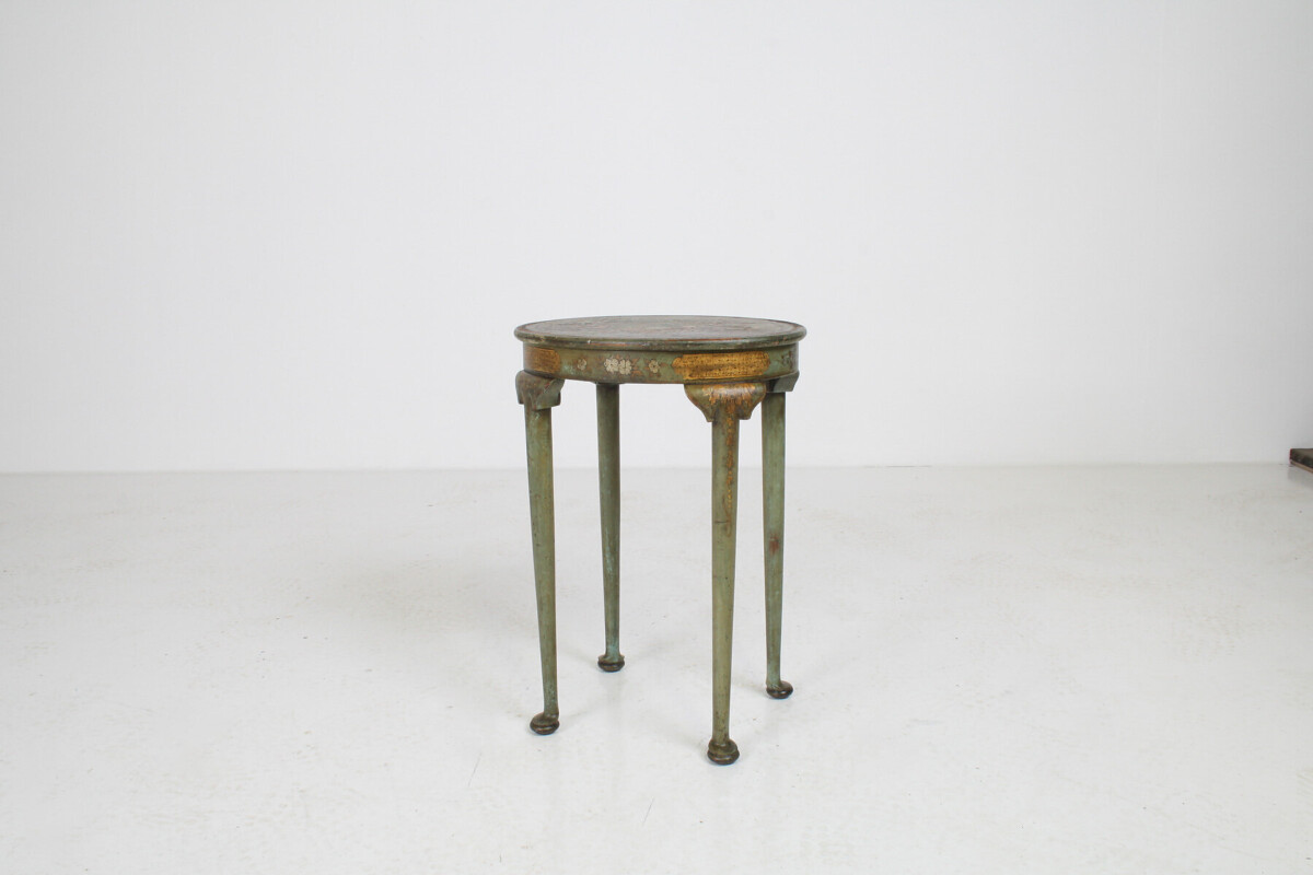 Small Petite Elegant Antique Green and Gilt Chinoiserie Occasional Side Table - Image 7