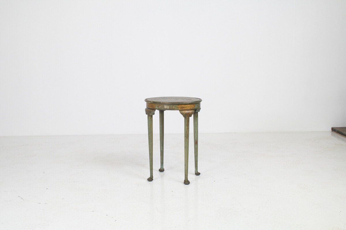 Small Petite Elegant Antique Green and Gilt Chinoiserie Occasional Side Table - Image 5