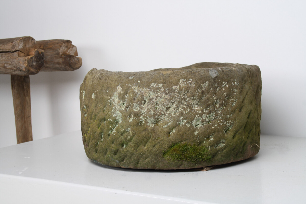 Weathered Pair of 19th Century English Carved Sandstone Garden Planters - Image 16