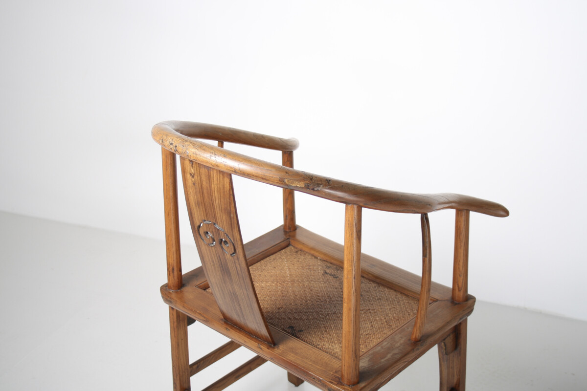 Antique 19th Century Chinese Elm Quanyi Horseshoe Back Armchair - Image 4