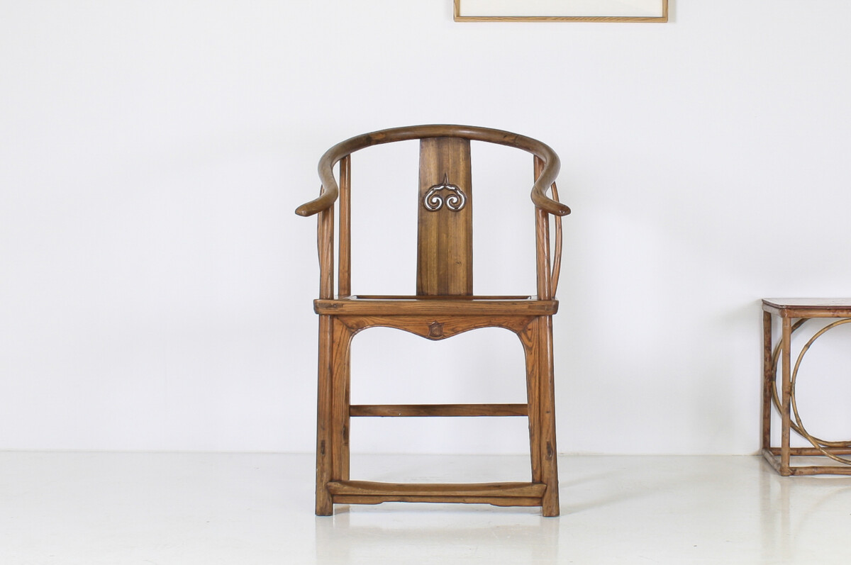 Antique 19th Century Chinese Elm Quanyi Horseshoe Back Armchair - Image 3