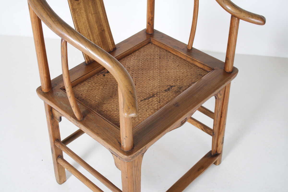 Antique 19th Century Chinese Elm Quanyi Horseshoe Back Armchair - Image 5