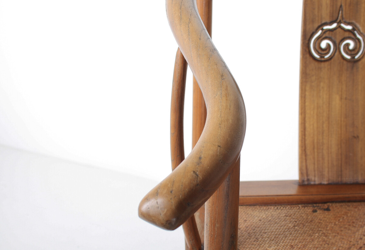 Antique 19th Century Chinese Elm Quanyi Horseshoe Back Armchair - Image 15