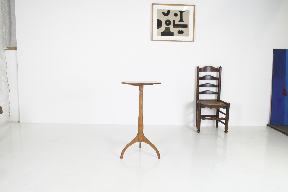 Elegant Mid Century Pedestal Side Table in Light Oak - Image 7