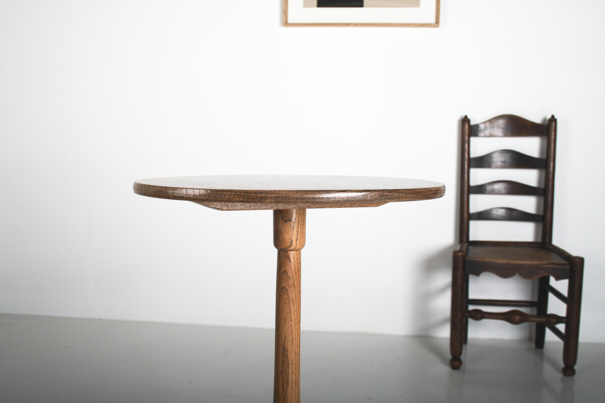 Elegant Mid Century Pedestal Side Table in Light Oak - Image 11