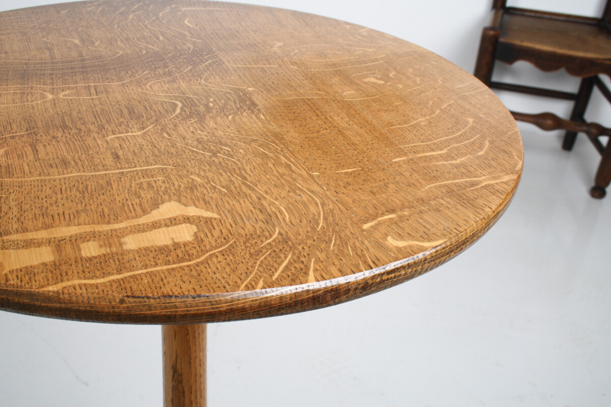 Elegant Mid Century Pedestal Side Table in Light Oak - Image 8