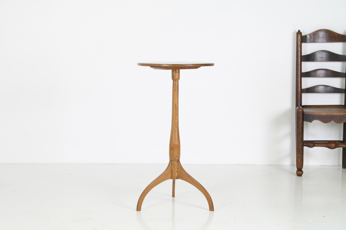 Elegant Mid Century Pedestal Side Table in Light Oak