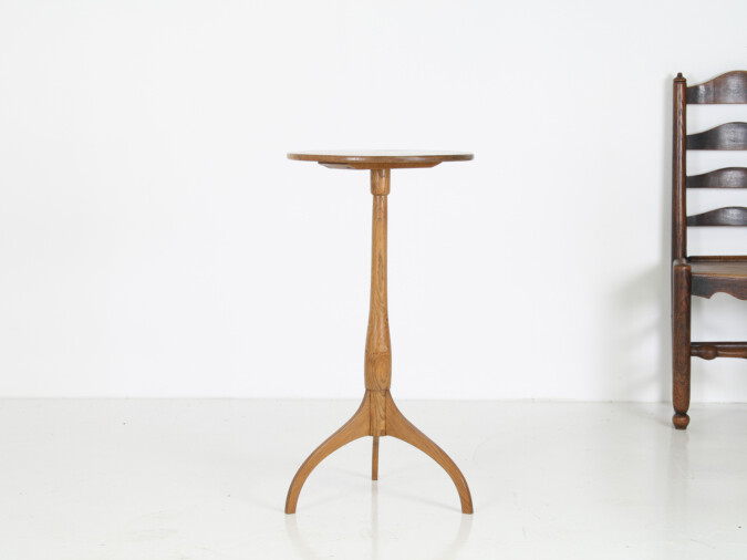 Elegant Mid Century Pedestal Side Table in Light Oak
