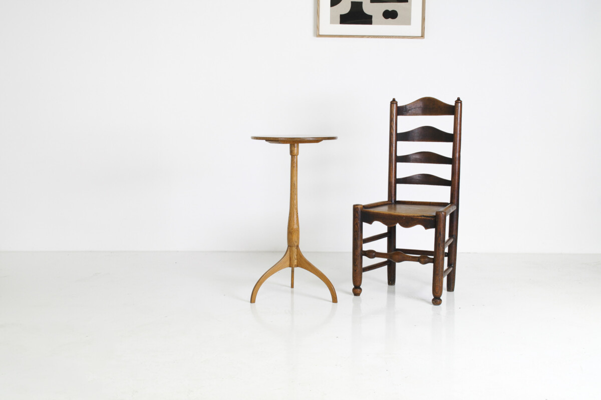 Elegant Mid Century Pedestal Side Table in Light Oak - Image 15