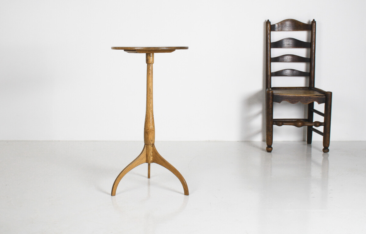 Elegant Mid Century Pedestal Side Table in Light Oak - Image 14