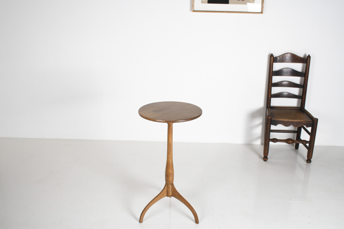 Elegant Mid Century Pedestal Side Table in Light Oak - Image 13