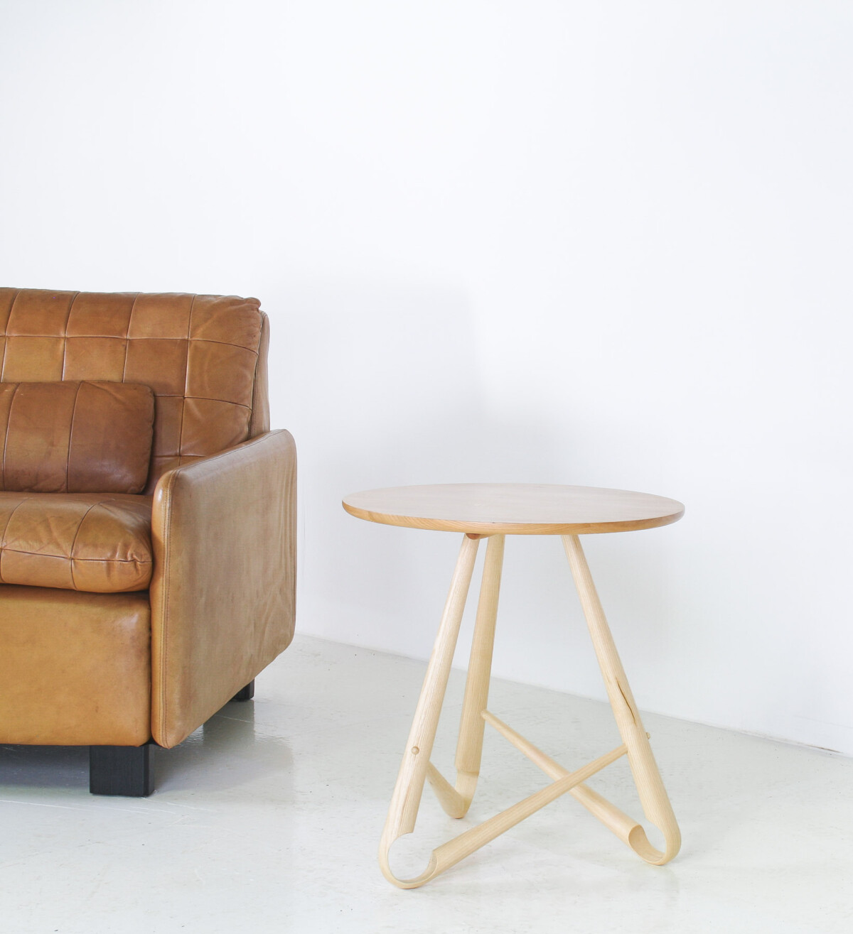 Handcrafted Bentwood Side Table ‘Sŵs’ Collection - By Welsh Artist Dylan Glyn - Image 5