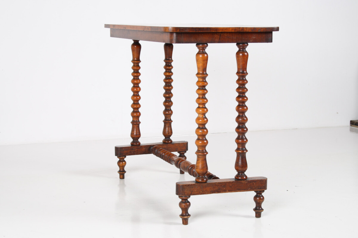 An elegant 19th Century Figured Walnut Bobbin Leg Stretcher Side Table - Image 10
