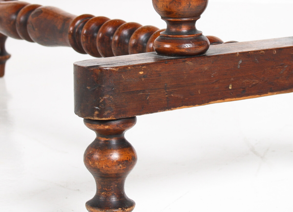 An elegant 19th Century Figured Walnut Bobbin Leg Stretcher Side Table - Image 18