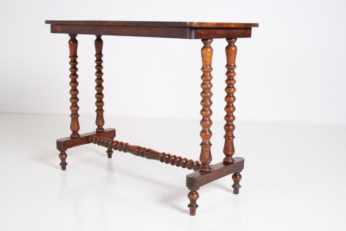 An elegant 19th Century Figured Walnut Bobbin Leg Stretcher Side Table - Image 19