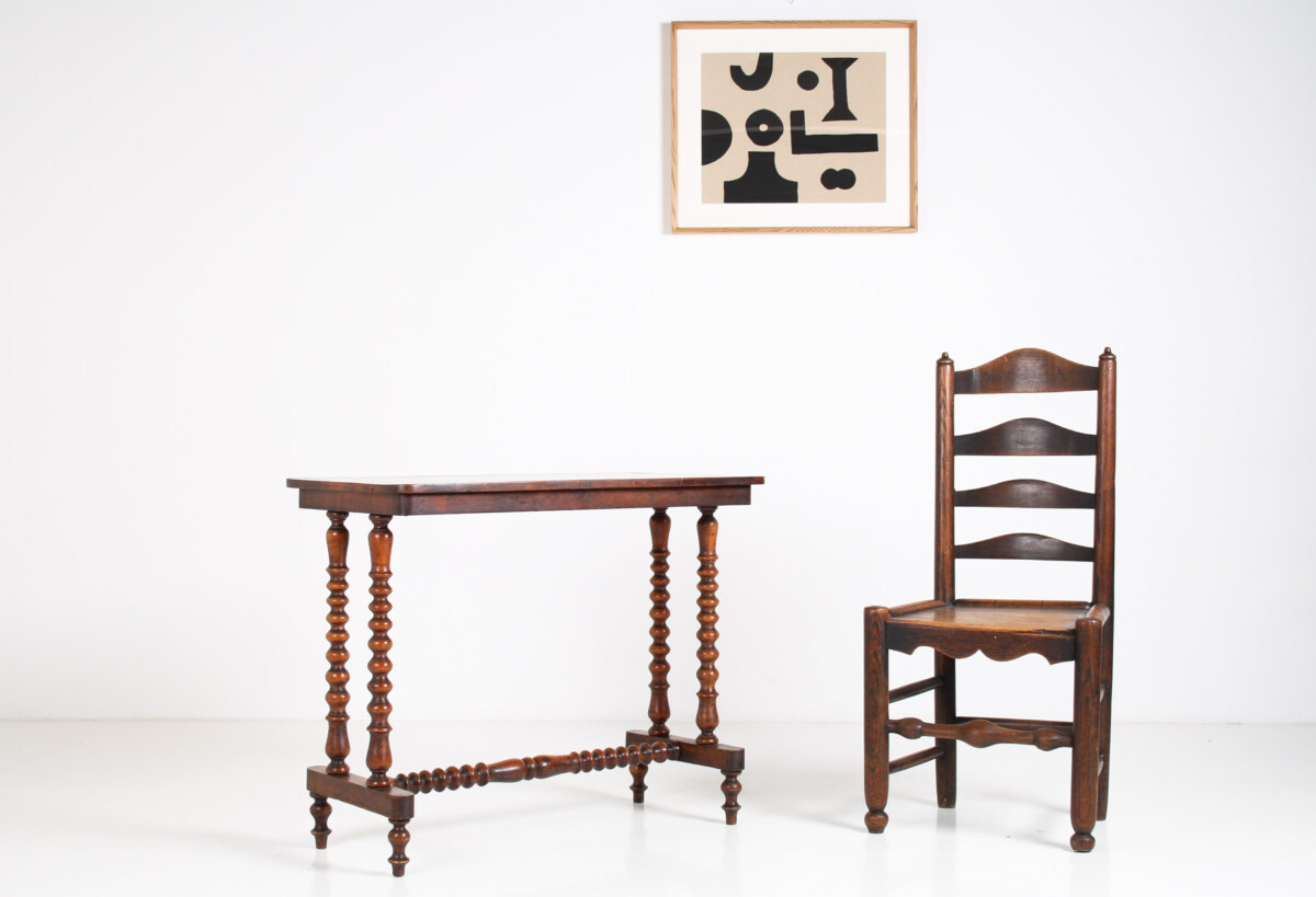 An elegant 19th Century Figured Walnut Bobbin Leg Stretcher Side Table - Image 20