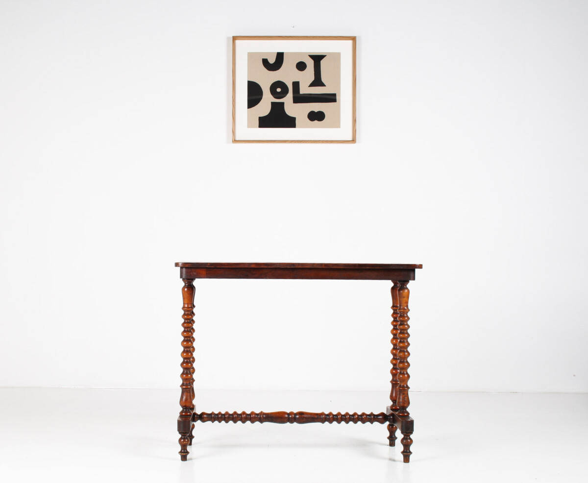 An elegant 19th Century Figured Walnut Bobbin Leg Stretcher Side Table - Image 5