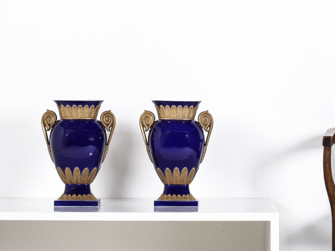 A Pair of Large Vintage 1980s Rococo Regency Vases By Agostinelli Italy for Harrods.