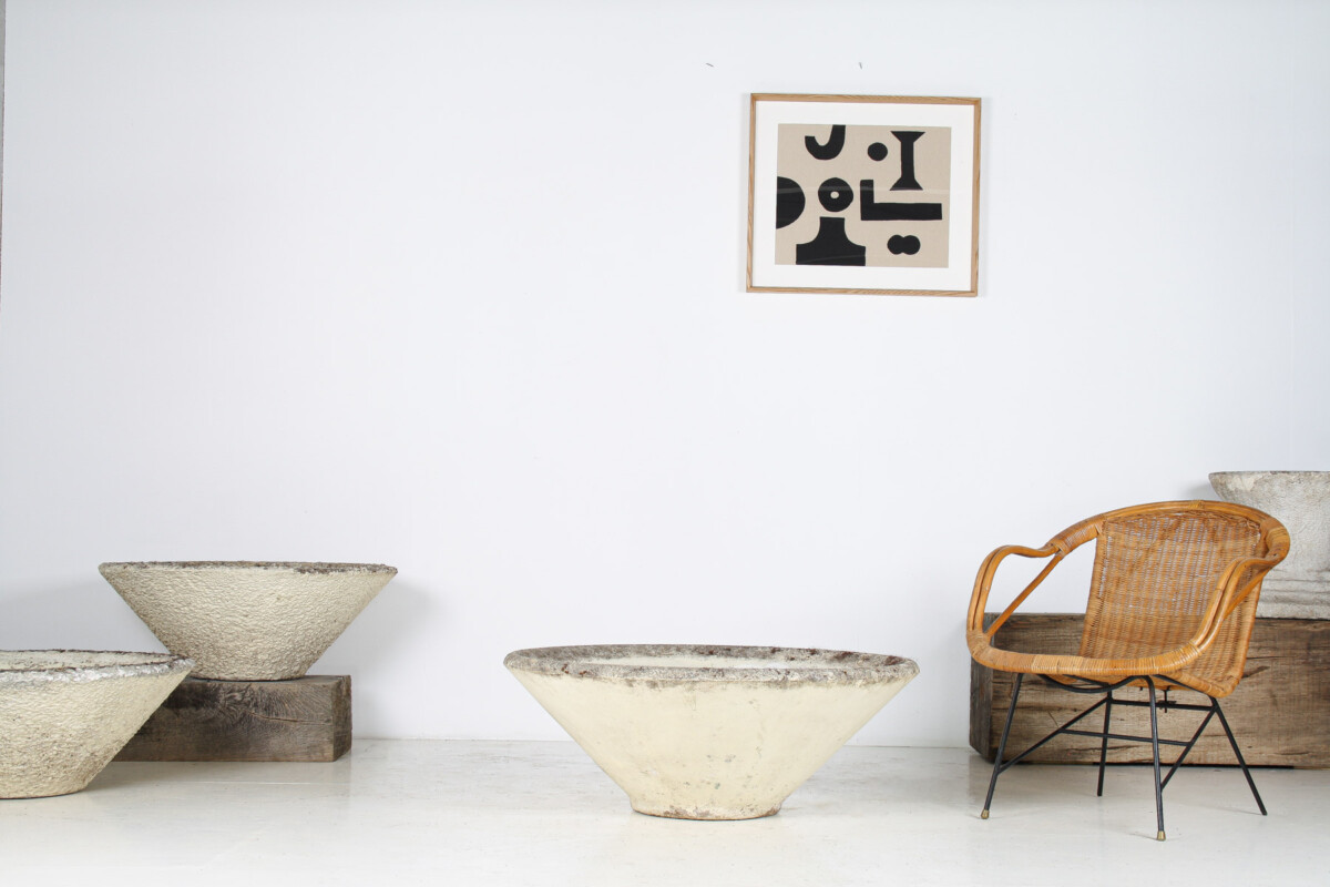 A Large 1960s Mid Century Modernist Concrete Planter in the manner of Willy Guhl - Image 2