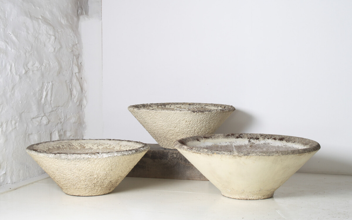 A Large 1960s Mid Century Modernist Concrete Planter in the manner of Willy Guhl - Image 9
