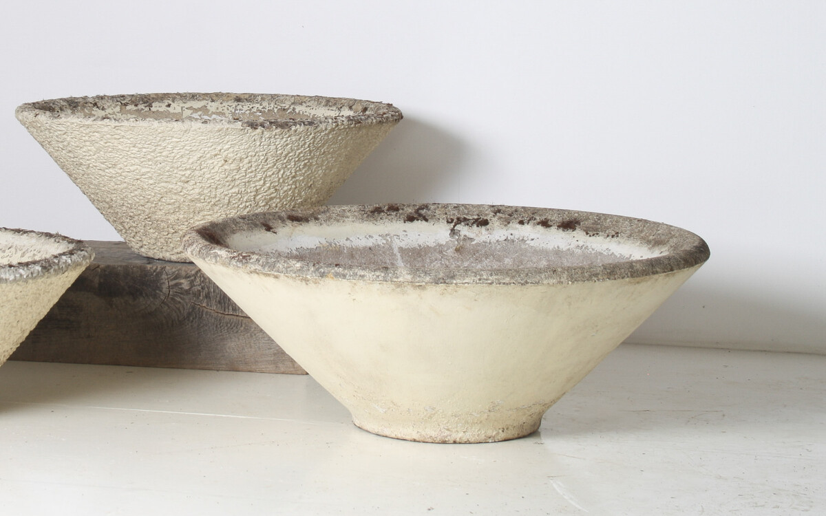 A Large 1960s Mid Century Modernist Concrete Planter in the manner of Willy Guhl - Image 10