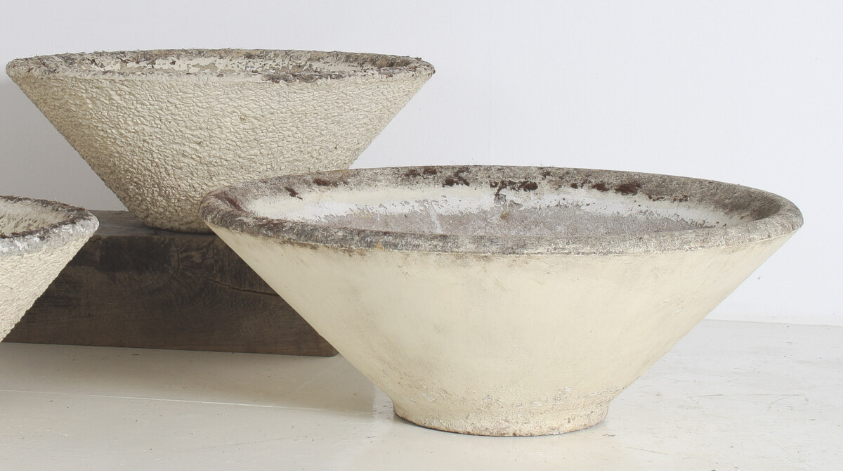 A Large 1960s Mid Century Modernist Concrete Planter in the manner of Willy Guhl - Image 11