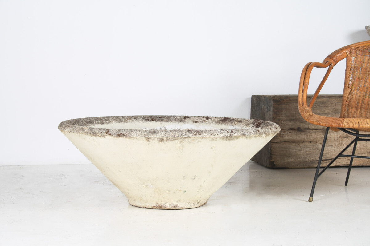 A Large 1960s Mid Century Modernist Concrete Planter in the manner of Willy Guhl