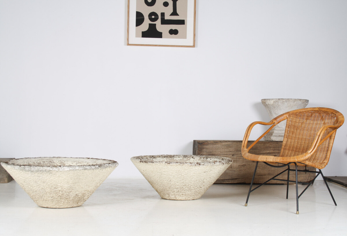 A Large Pair of Mid-Century Modernist Concrete Planters in the manner of Willy Guhl - Image 2