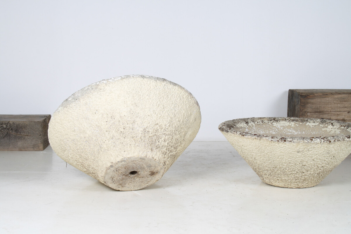 A Large Pair of Mid-Century Modernist Concrete Planters in the manner of Willy Guhl - Image 9