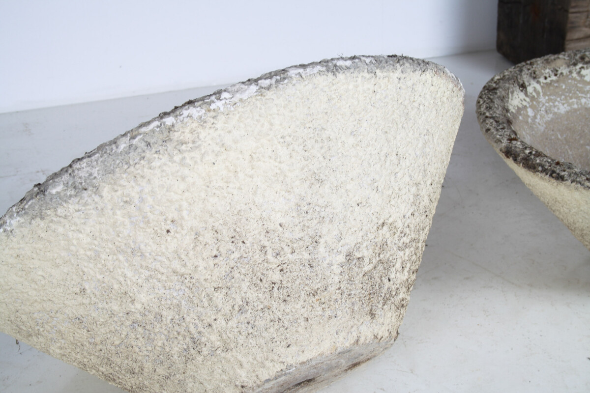 A Large Pair of Mid-Century Modernist Concrete Planters in the manner of Willy Guhl - Image 10