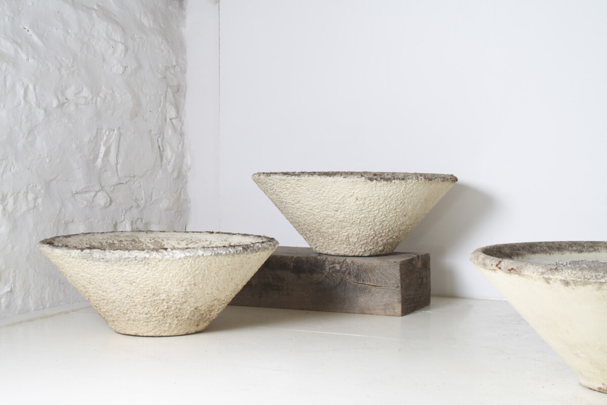 A Large Pair of Mid-Century Modernist Concrete Planters in the manner of Willy Guhl - Image 17