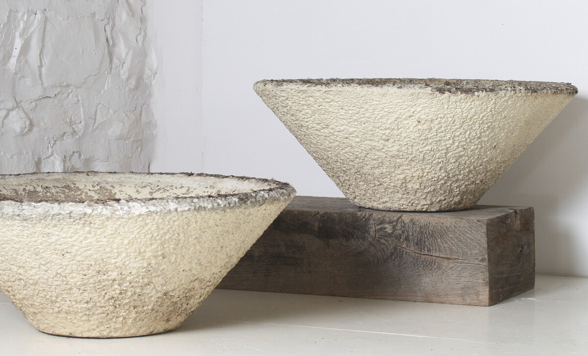 A Large Pair of Mid-Century Modernist Concrete Planters in the manner of Willy Guhl - Image 3