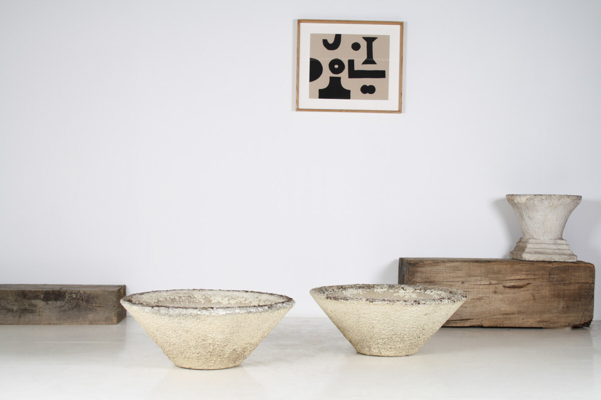 A Large Pair of Mid-Century Modernist Concrete Planters in the manner of Willy Guhl - Image 4