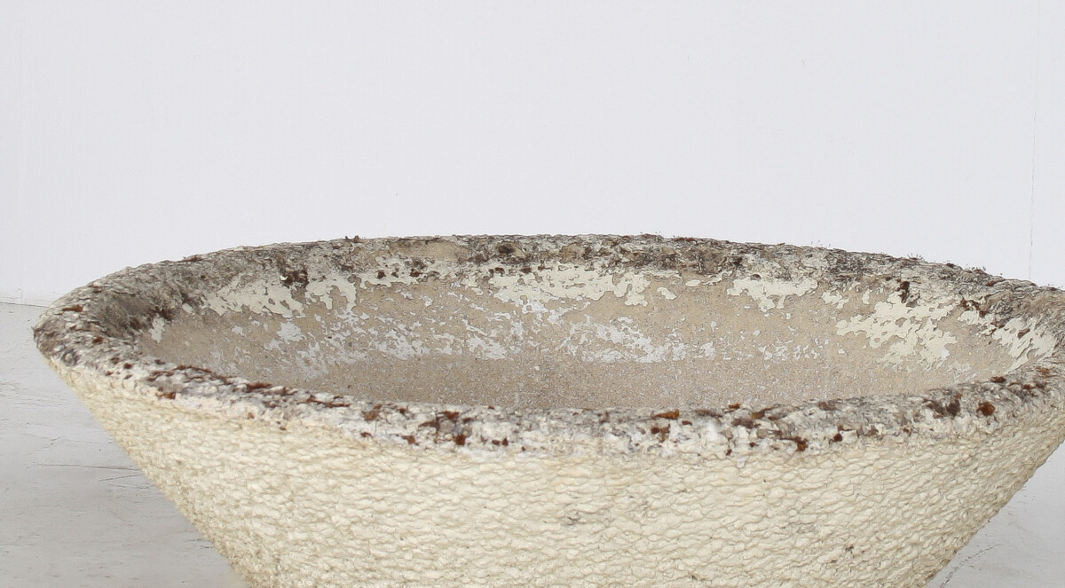 A Large Pair of Mid-Century Modernist Concrete Planters in the manner of Willy Guhl - Image 12