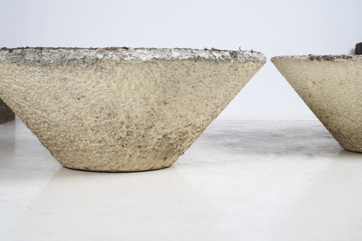 A Large Pair of Mid-Century Modernist Concrete Planters in the manner of Willy Guhl - Image 11